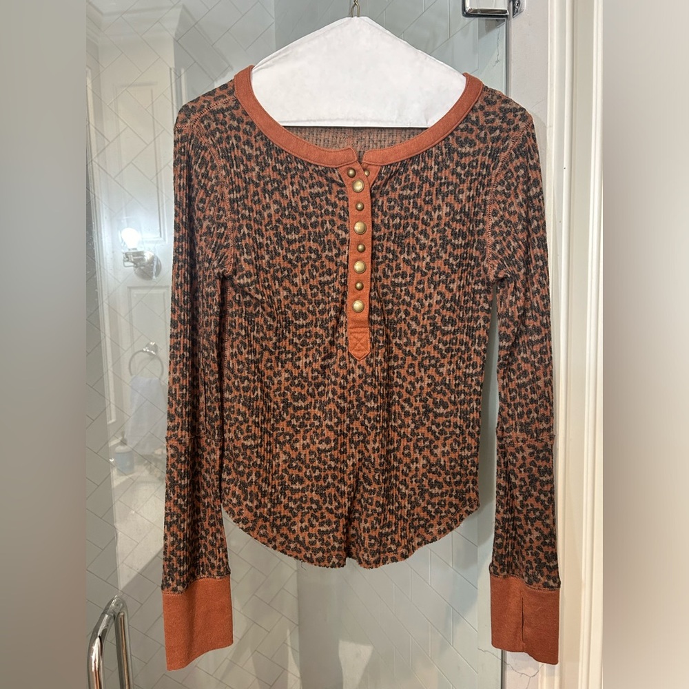 WE THE FREE leopard top button up. Henley material